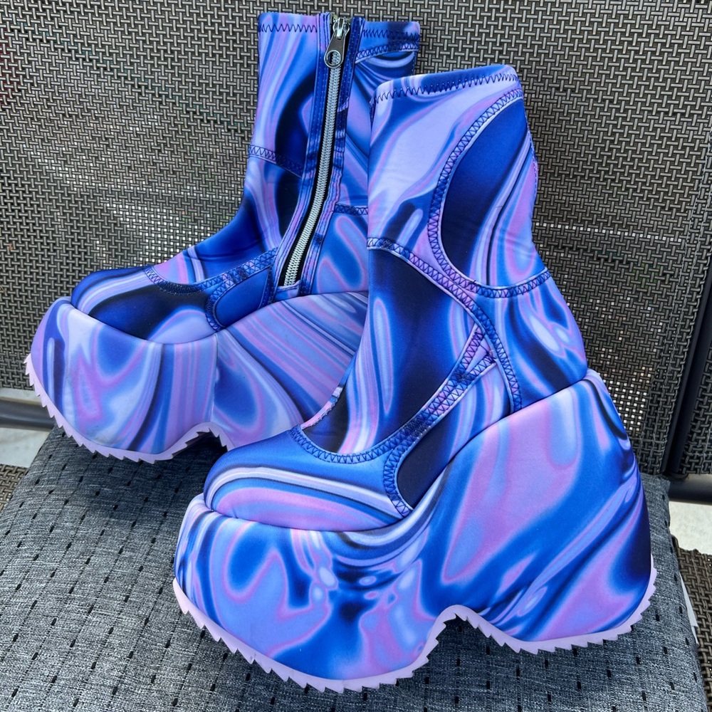 Dollskill Marble patterned platform boots Size 6M